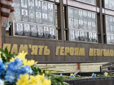 З нагоди Дня Героїв у Хмельницькому ветеранам російсько-української війни вручили сертифікати на житло і відзнаки міського голови  