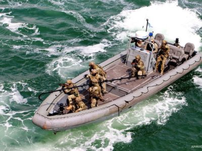 В акваторії Одеського порту спецпризначенці «звільнили» судно, захоплене незаконними збройними формуваннями  