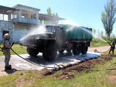 На Одещині військові моряки здійснили спеціальну обробку озброєння та військової техніки, що надходили з імовірної зони забруднення  