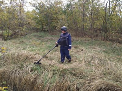 Піротехніки ДСНС продовжують розміновувати територію Донбасу  