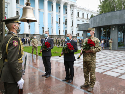 У Міністерстві оборони вшанували пам’ять загиблих Героїв, які захищали Україну  