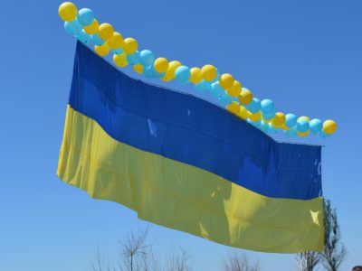 Над окупованим Донецьком замайорів синьо-жовтий прапор  