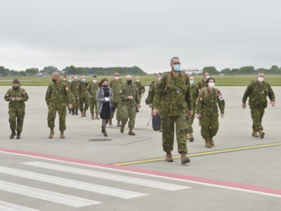 В Україну прибули 90 канадських військових інструкторів  