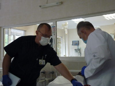 У Дніпрі рятують сапера, який зазнав важких поранень у районі ООС  