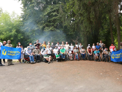 Як у Вінниці металодетектором консерви шукали  