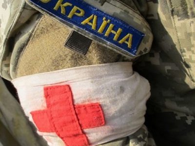 Понад сто жителів Донбасу щоденно звертаються до військових медиків – штаб ООС  