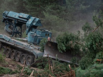 Військовослужбовці Об’єднаних сил цілодобово допомагають гасити лісову пожежу в Луганській області  