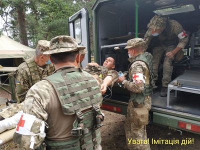 На Житомирщині десантники тренувалися надавати першу домедичну допомогу