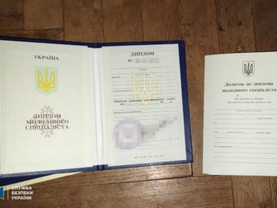 СБУ виявила злочинну групу, яка виготовляла підроблені дипломи для противника  