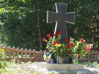 Під Літином на Вінниччині встановлено кам’яний хрест жертвам більшовицького терору  