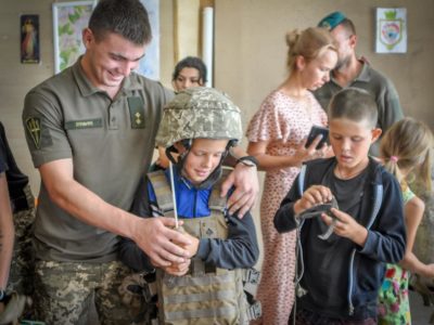 Основ мінної безпеки та тактичної медицини дітей Приазов’я навчали морпіхи  