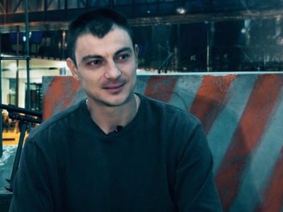 Як учитель-«кіборг» навчає учнів військової справи  