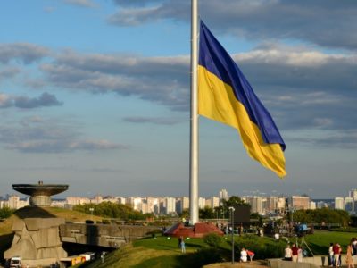 У столиці підняли найбільший державний прапор України  