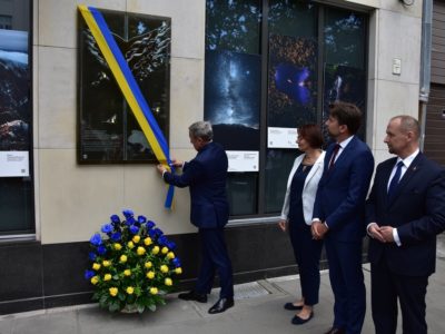 У Варшаві відкрили пам’ятну дошку Героям Небесної Сотні та жертвам російської агресії