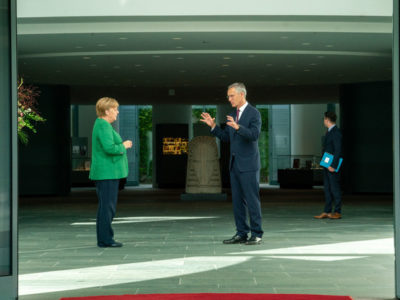 Генеральний секретар НАТО і канцлер Меркель обговорили  поточні виклики безпеці