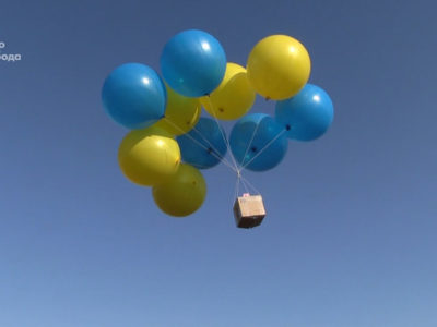 Волонтери засипали ворожі позиції патріотичними листівками: «Це тролінг наших ворогів»  