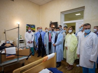 Володимир та Олена Зеленські відвідали військовий клінічний госпіталь і поспілкувалися з пораненими захисниками України
