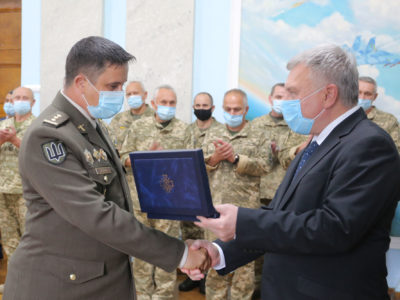 Міністр оборони Андрій Таран вручив генеральські звання та державні нагороди військовослужбовцям та працівникам ЗС України  