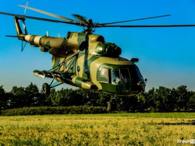 Десантники виконали стрибки з парашутом  