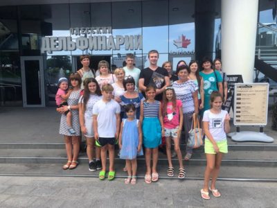 Одеський дельфінарій «Немо» безкоштовно відвідали родини загиблих героїв  