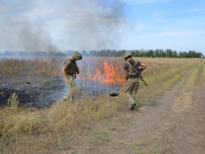 Десантники стримують вогняну лавину поблизу Красногорівки  