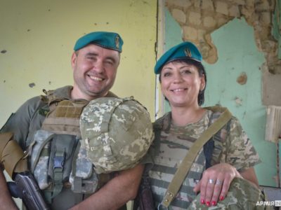 Подружжя морпіхів  день свого знайомства відзначило на передовій  