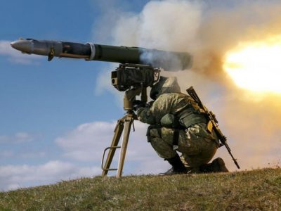 На маневрах у Росії пострілом ПТУР знищили власний танк  