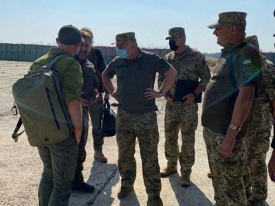 Міністр оборони України Андрій Таран у складі урядової делегації працює на Луганщині, де тривають лісові пожежі
