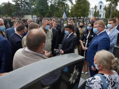 На Сумщині Володимир Зеленський відвідав Меморіал героям АТО й поспілкувався з ветеранами та їхніми сім’ями  