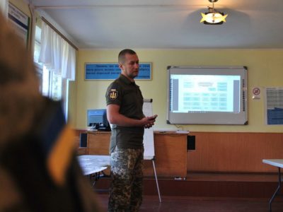 «Повзти, йти, бігти»: так проходить експериментальний курс із підготовки штабних сержантів ЗСУ  