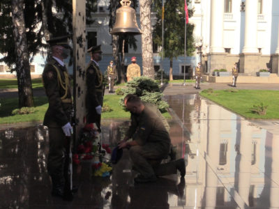 Дзвін Пам’яті прозвучав тричі. В Міноборони вшанували загиблих захисників України