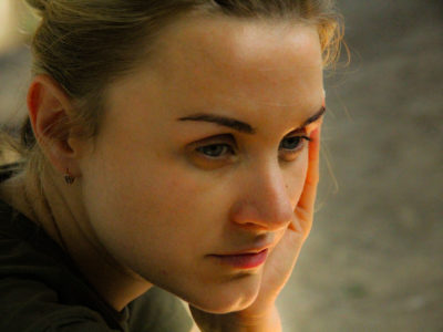 Дівчина, яка знає про війну не з розповідей  