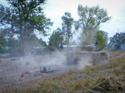 Як першокурсники проходили обкатку танками  
