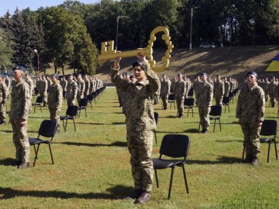 Курсантів ХНУПСу з 1 вересня вітали двома мовами: українською та англійською  