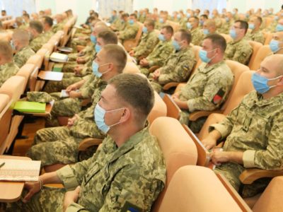 Командувач об’єднаних сил Збройних Сил України зустрівся зі слухачами головного військового вишу країни  