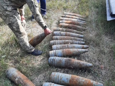 На Луганщині СБУ виявила схрон зі снарядами