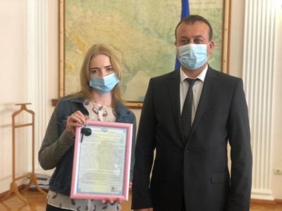 У Вінниці дочці загиблого піхотинця купили квартиру  