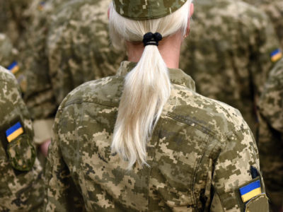 Кому з жінок відтепер доведеться на військовий облік ставати  