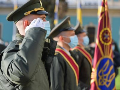 Президент у День захисника України: Ми вклоняємося нашим воїнам за мирне небо в наших містах і селах  