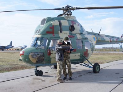 На гранично малій висоті вчаться літати курсанти-вертолітники  