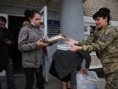 Представники Об’єднаних сил передали допомогу мешканцям Луганщини, які зазнали лиха внаслідок пожеж  