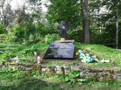 У Польщі на могилі вояків УПА встановили нову меморіальну плиту