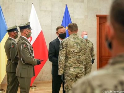 Анджей Дуда нагородив польських спецпризначенців, які навчають українських військовослужбовців  