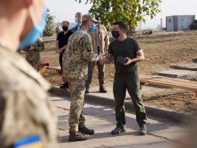 Завжди готовий підтримати наших військових – Президент поспілкувався з воїнами у районі проведення ООС  