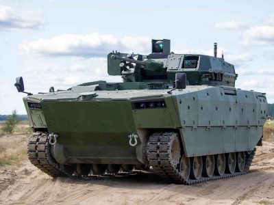 Польська армія прощається з радянськими бойовими машинами  