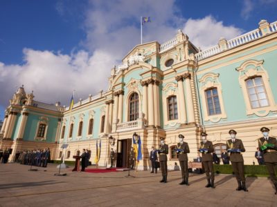 Україна прагне до встановлення миру, але дбає про обороноздатність свого війська – Президент
