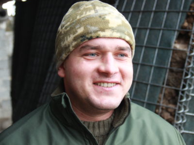 Герой України, який особисто знищив три танки ворога та близько 70 бойовиків, знається на інформатиці та хореографії  