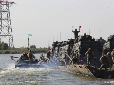 Ми будуємо українське військо, яке зможе захистити Україну на суші, у воді, в повітрі та кіберпросторі – Президент