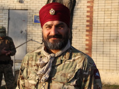 Британський десантник носить маруновий… тюрбан  