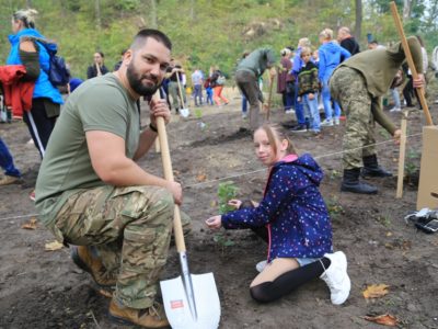 У Львові висадили молодий ліс на честь захисників  України  